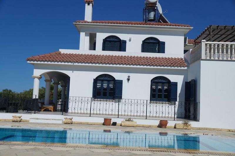 Villa Layla كيرينيا المظهر الخارجي الصورة
