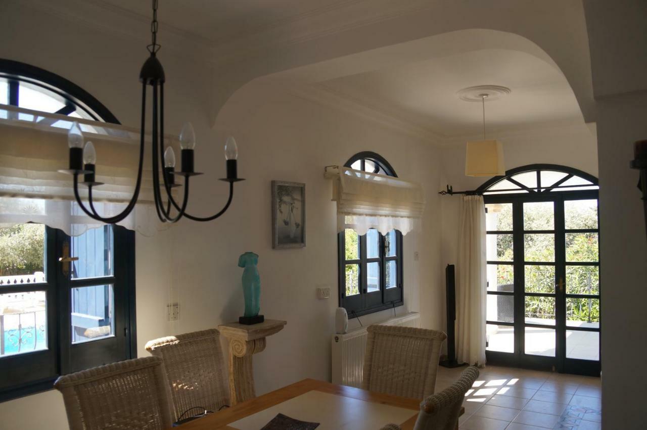 Villa Layla كيرينيا المظهر الخارجي الصورة